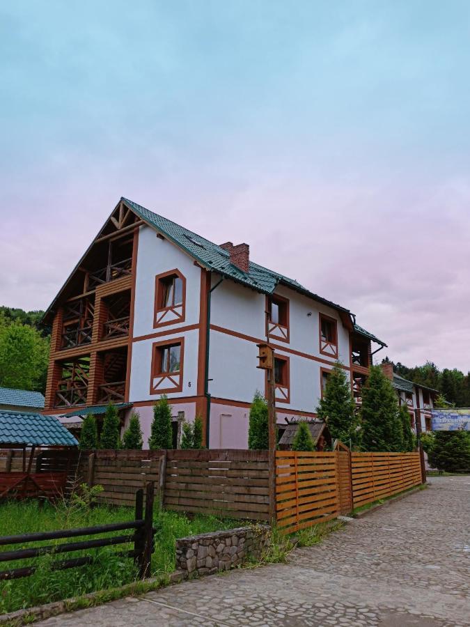 Hirskyy Svitanok Migovo Luaran gambar