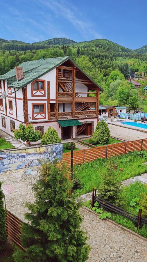 Hirskyy Svitanok Migovo Luaran gambar