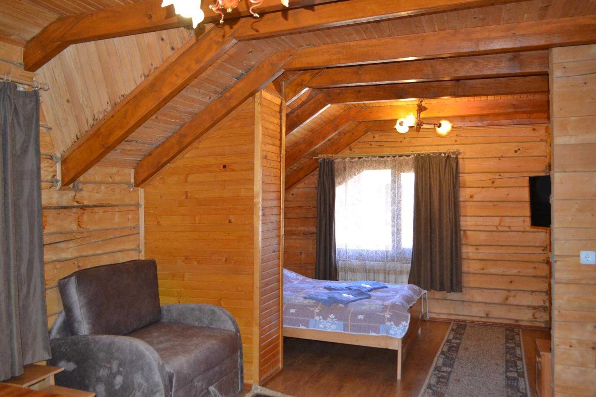 Hirskyy Svitanok Migovo Luaran gambar